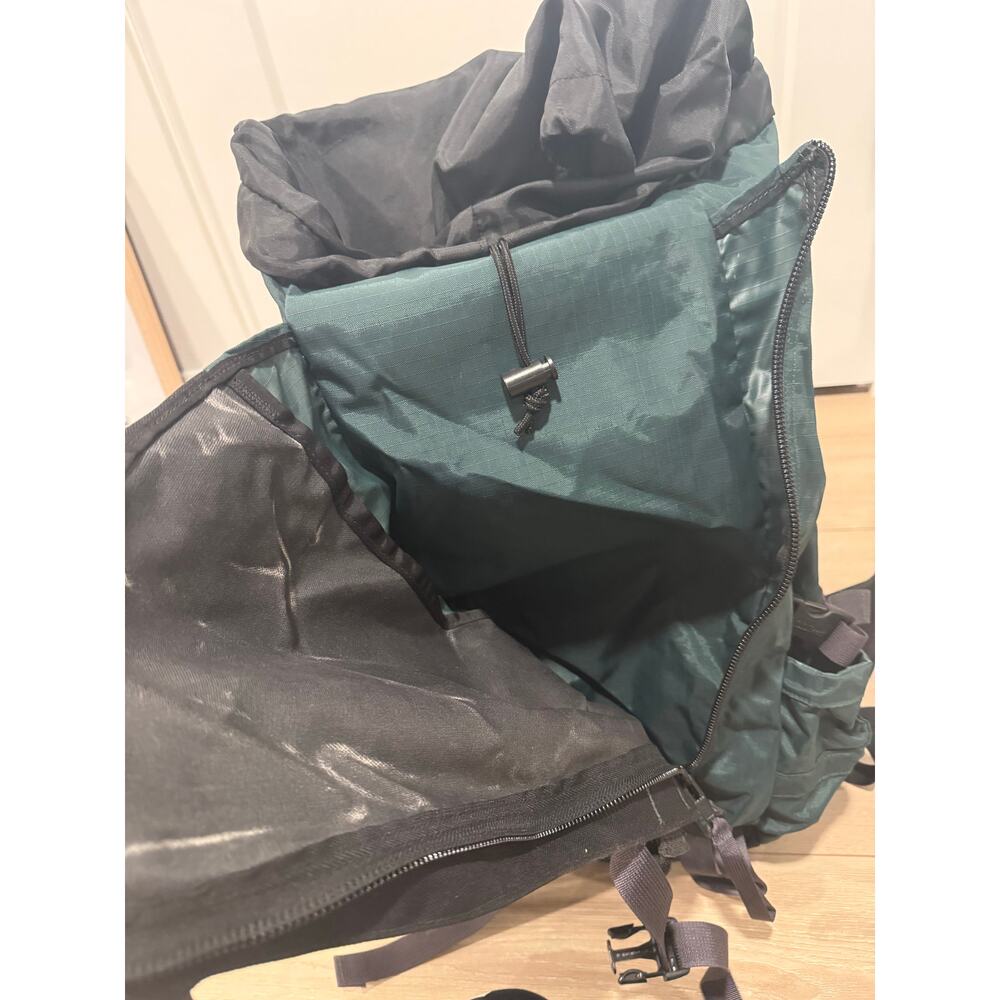 L.L. Bean Hiking Backpack Adult Size Green JM - Picture 6 of 10